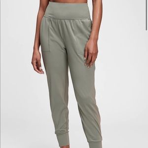 GapFit Eclipse Joggers | W Medium